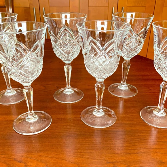 Set of 12 gorgeous cut-to-clear wine glasses red wine white wine water glasses - Picture 11 of 14